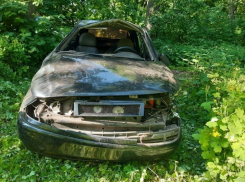 В Тамбовском районе подростки на «двенадцатой» перевернулись на грунтовой дороге в поле