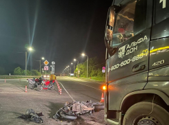 В Тамбовском округе грузовик переехал дорогу мотоциклисту, пострадали два человека