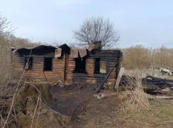 В Староюрьевском округе при пожаре погибли мать и сын