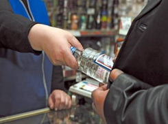 В Мичуринске продавец магазина разливного пива попалась на незаконной продаже крепких спиртных напитков