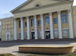 Вандалы раскрасили здание бывшего к/т «Родина»