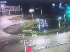 Нетрезвый тамбовчанин «украсил» иллюминацию на кольце Магистральной автомобилем «БМВ»