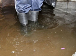 Фундамент жилого дома в Мичуринске несколько лет размывает фекальными стоками 