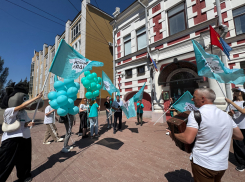 «Новые люди» в Тамбове устроили праздничное шествие с баянистом при подаче документов в горизбирком