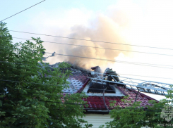 В 3 часа ночи в Тамбове загорелся частный дом на улице Комсомольской