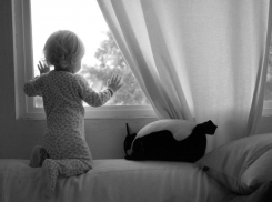 Выпавшая из окна девочка переведена из реанимации