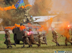 Череда торжеств, посвященных Дню ВДВ, продолжилась: «синева расплескалась» на тамбовском ипподроме 