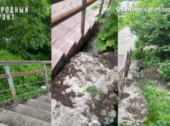 В Мичуринске лестница на Набережной становится опасной для пешеходов
