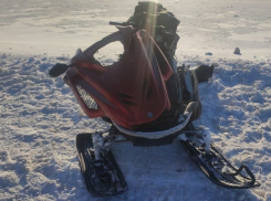 Пенсионер на снегоходе попал под грузовик в Петровском округе 