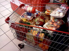 Охранник тамбовского супермаркета вырвал похищенные продукты из рук злоумышленника 