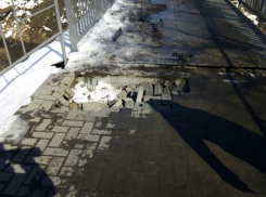 Отремонтированный год назад мост через Жигалку обвалился снова