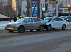 В Тамбове Lada Vesta «влетела» в Skoda Octavia: трое в больнице 