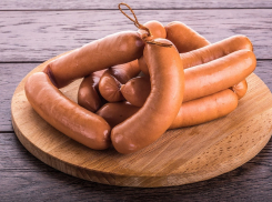 В одном из магазинов Староюрьевского района продавались просроченные сосиски