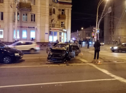 В центре Тамбова столкнулись четыре автомобиля: два человека пострадали