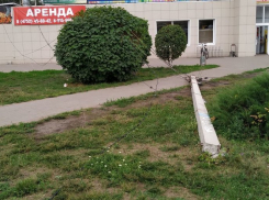 Аварийные службы Тамбова через полторы недели всё-таки убрали столб 