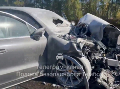 В Сампурском округе «Порше» врезался в трактор, погиб пассажир кроссовера