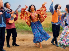 Цыганское «ай-на-не» перед полицейским закончилось штрафом для исполнительницы 