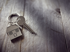 Власти одного из муниципалитетов «подарили» сироте непригодное для жизни помещение 