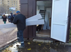 Власти Тамбова демонтировали большой незаконно установленный павильон в центре города