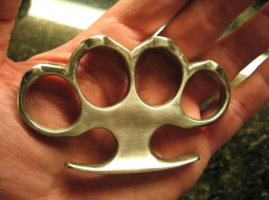 Двое липчан отправятся в колонию за «наказание» кастетом продавца автомобиля в Тамбове