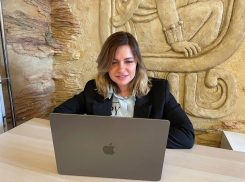 ﻿Яндекс превратит Телемост в универсальный инструмент для общения — с видеозвонками, чатами и искусственным интеллектом