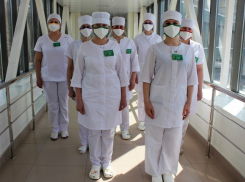 Медики областной детской больницы сами сшили себе маски