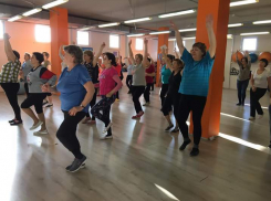 В Тамбове проводят бесплатные занятия по фитнесу и танцам для пенсионеров