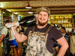 Бармен тамбовского рестобарчика в свой профессиональный праздник поделился рецептом коктейля 