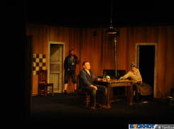 Череп жены ирландского могильщика предстал зрителям со сцены молодежки 