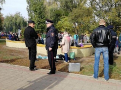 Не обошлось: на Покровской ярмарке мужчина подавился шашлыком и умер