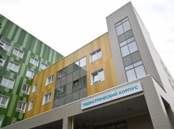 В областной детской больнице открыли отремонтированный педиатрический корпус