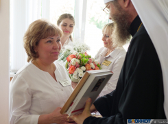 Медикам, вкладывающим в труд частицу сердца, вручили премию Архиепископа Луки 