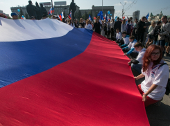 84-метровый флаг России развернут в Тамбове в честь государственного праздника 
