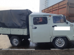 В Кирсанове водитель «КАМАЗа» с прицепом выехал на «встречку»