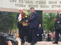 Первые лица региона возложили цветы к мемориалу «Вечный огонь» и танку «Тамбовский колхозник» 