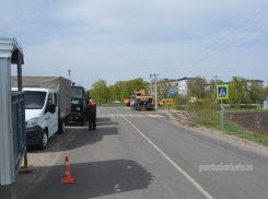 В Тамбовской области верхний слой дороги за 432 миллиона рублей «едет» вместе с машинами