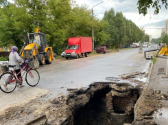 Рабочие «Тамбовской сетевой компании» устранили повреждение канализационного коллектора в Котовске