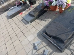 В Тамбовском округе двое школьников разгромили 20 надгробий 