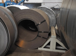 В Тамбовском районе водитель грузовика вывез 80 тонн металлических катушек с предприятия