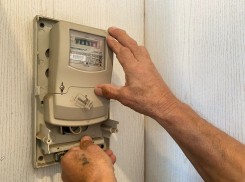 Тамбовчанка самовольно подключилась к электросети в многоквартирном доме