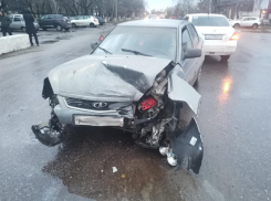 В Котовске водитель «Лады Приоры» устроил тройное ДТП, пытаясь избежать столкновения