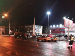 В Тамбове водитель «КамАЗа» сбил пешехода, переходившего на «зелёный»