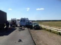 На трассе Р-22 в Тамбовском районе перекрыто движение: опрокинулась фура