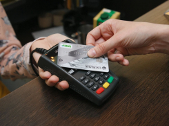 В городе Рассказово женщина украла банковскую карточку, чтобы купить себе еды