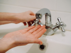 Посёлок Строитель из-за аварии на водоводе сутки сидел без воды