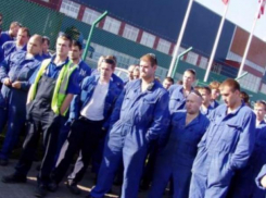 Работников завода «Октябрь» лишают премии за то, что они уходят с работы вовремя 