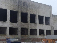 Заброшенную постройку во дворе школы №35 в Тамбове решили снести