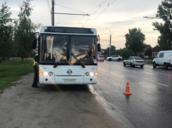 В Тамбове в автобусе пенсионерка снова получила травмы при падении