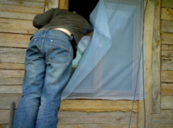 Двое безработных парней ограбили дом старушки в селе Сурки