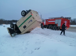 Возле МНТК перевернулся инкассаторский броневик